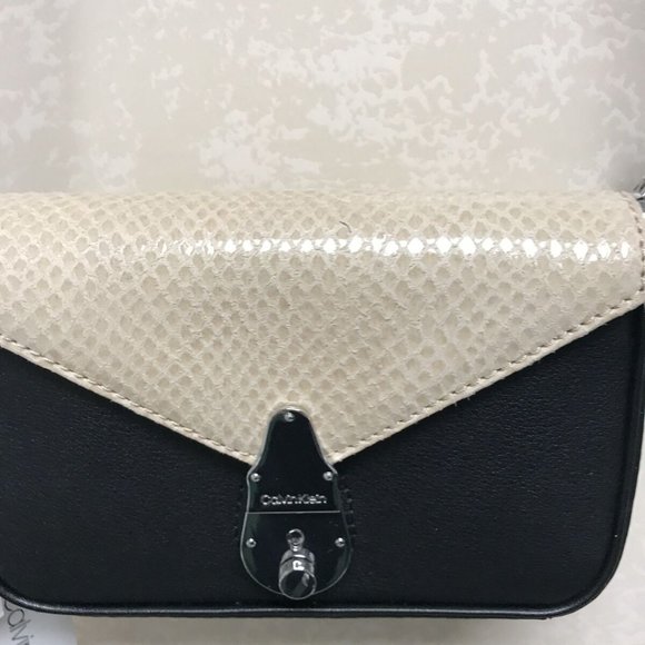 New Calvin Klein Lock Daytona Leather Statement Crossbody Silver chain strap